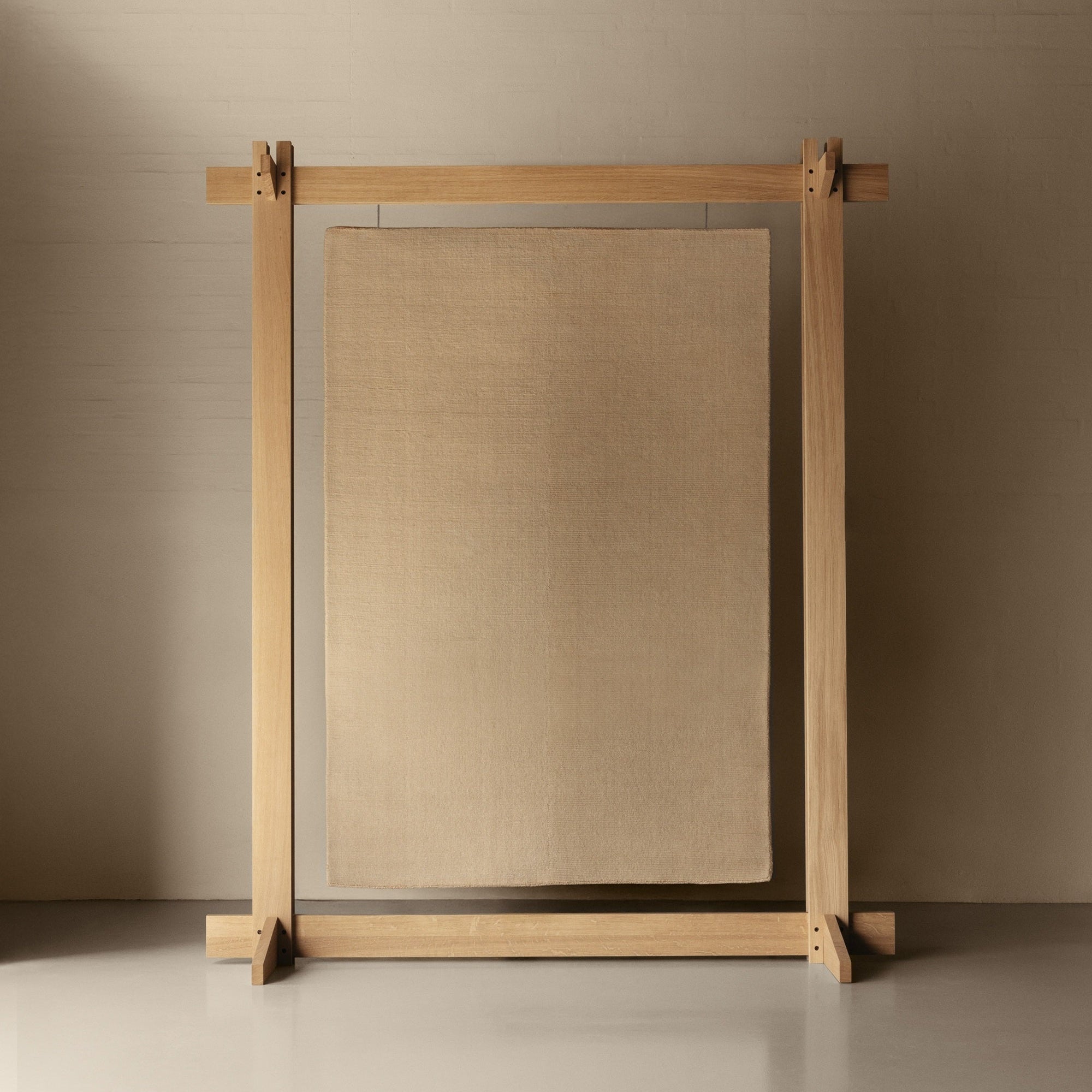 Vlak wollen vloerkleed Yoni in rustige, minimalistische stijl