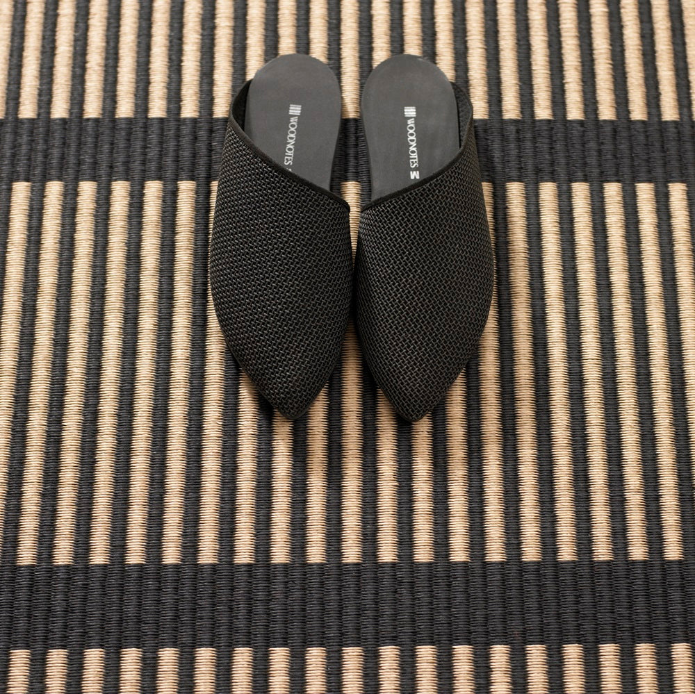 Design vloerkleed Woodnotes Cut Stripe Black Natural 11595; Design vloerkleed Woodnotes Cut Stripe Black Natural 11595; Design vloerkleed Woodnotes Cut Stripe Black Natural 11595; Design vloerkleed Woodnotes Cut Stripe Black Natural 11595