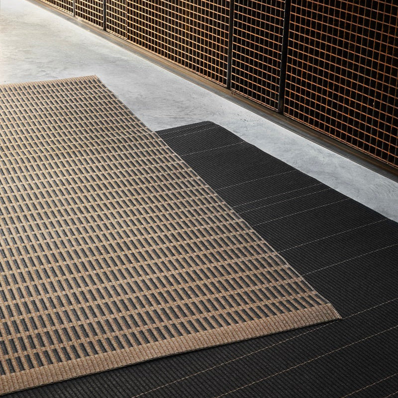 Design vloerkleed Woodnotes New York Willow Brown - Black 1184509; Design vloerkleed Woodnotes New York Willow Brown - Black 1184509; Design vloerkleed Woodnotes New York Willow Brown - Black 1184509