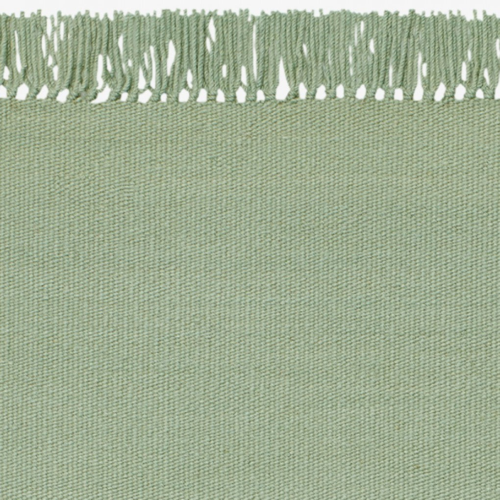 Design vloerkleed Kvadrat Kelim Coloured Fringes lichtgroen C4444