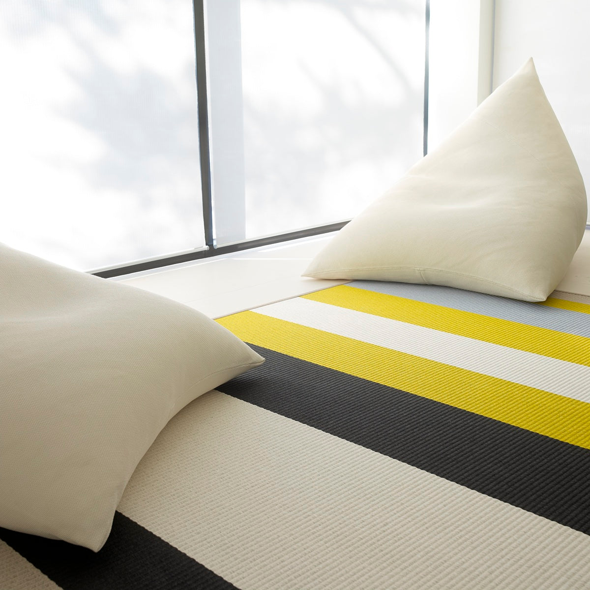 Design vloerkleed Woodnotes Avenue Stone – Yellow 1371522 sfeerfoto