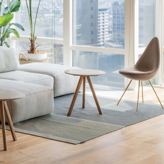 Design vloerkleed Kvadrat Merger Grijs Groen 161 sfeer