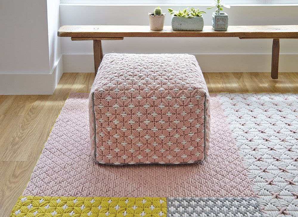 Gan Rugs Poef Silai roze sfeer