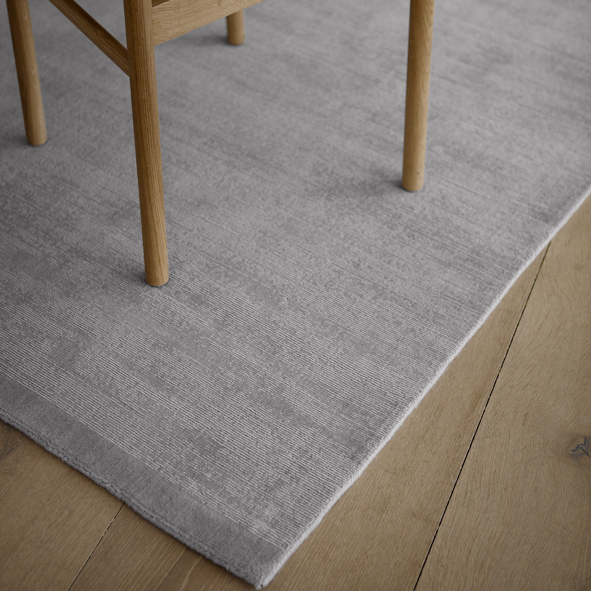 Geweven wollen vloerkleed glossy Lot lichtgrijs 2727 detail 2