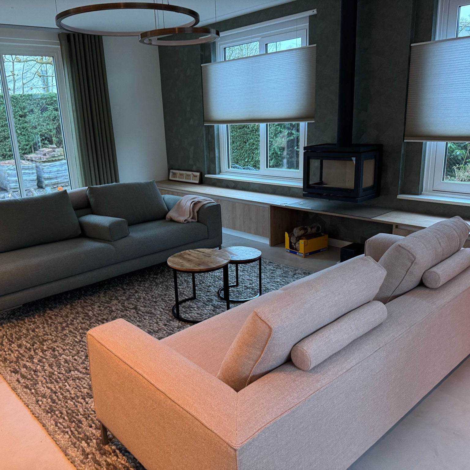 Grof handgeweven wollen vloerkleed Karlijn Mix Groen Grijs sfeer 1