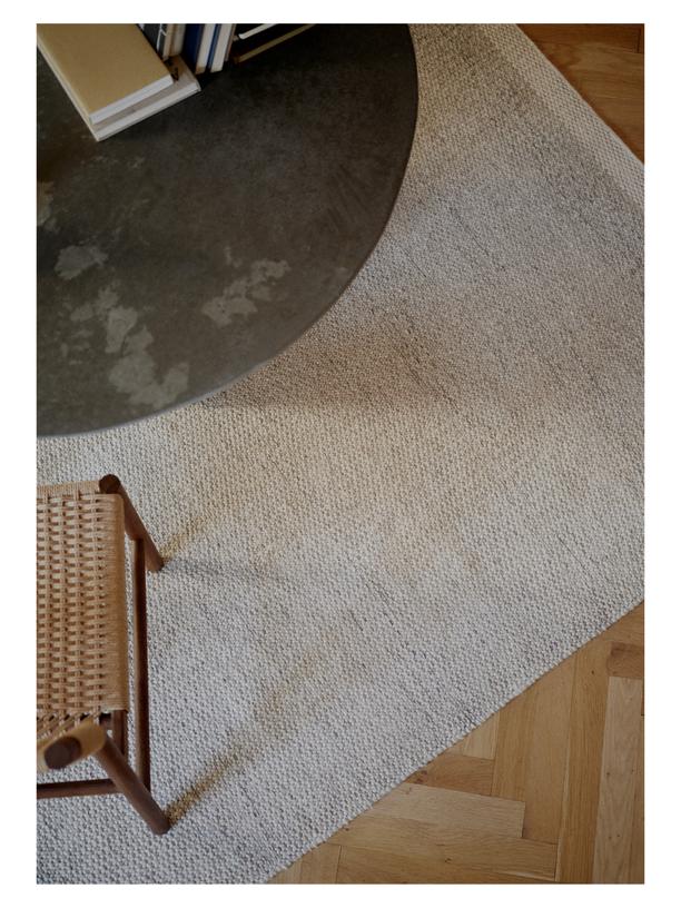 Handgeweven vlak wollen vloerkleed Fay Marble sfeer