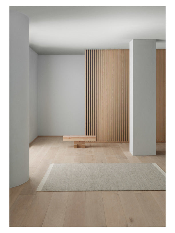 Handgeweven vlak wollen vloerkleed Fay Natural interieur