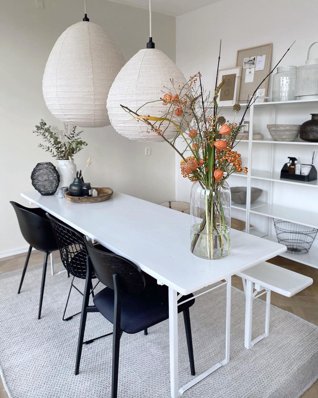 Handgeweven wollen vloerkleed Anna Ijzer interieurfoto