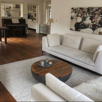 Handgeweven wollen vloerkleed Nanda Lichtbeige 01 sfeer