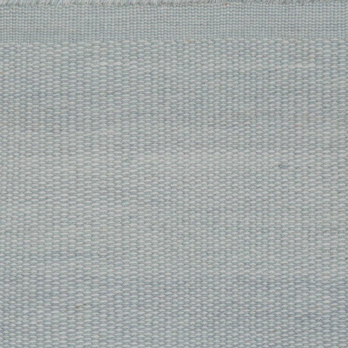 Hip wollen vloerkleed Brecht Lichtblauw detail