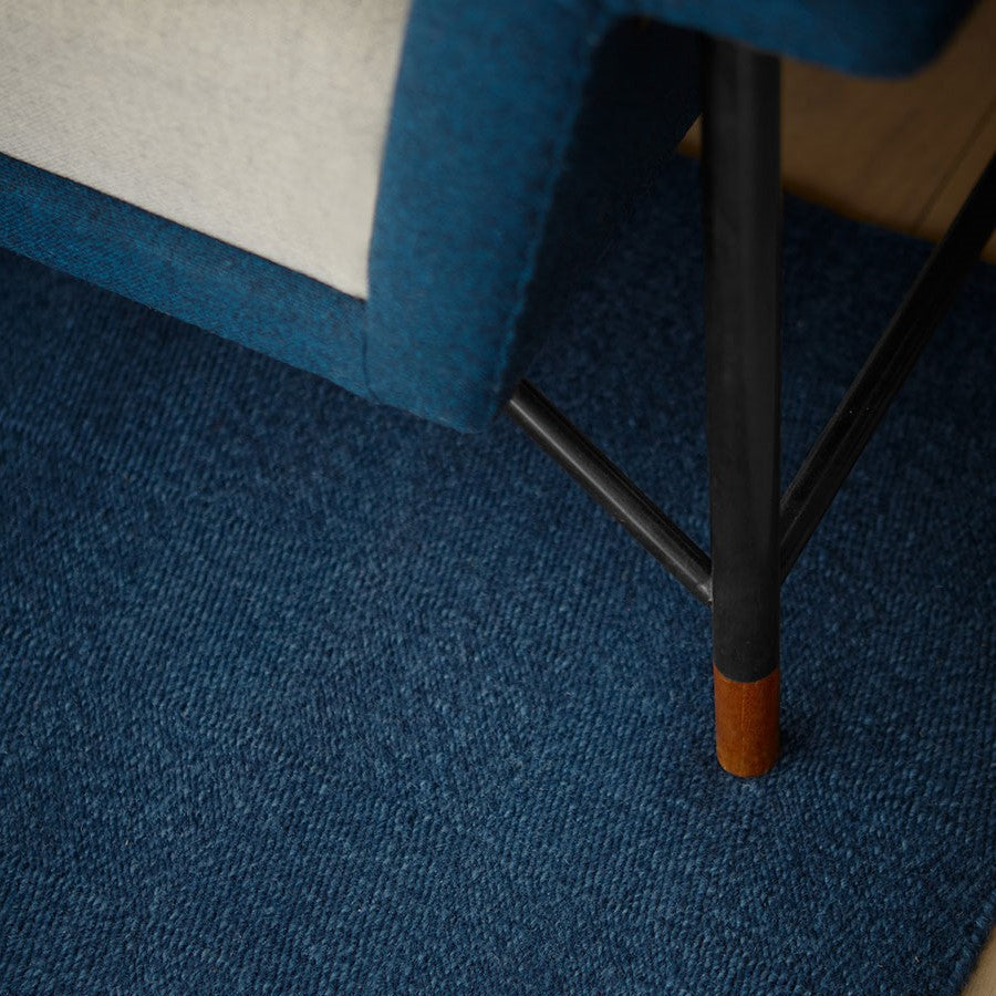 Hip wollen vloerkleed Rakel Donkerblauw Detail