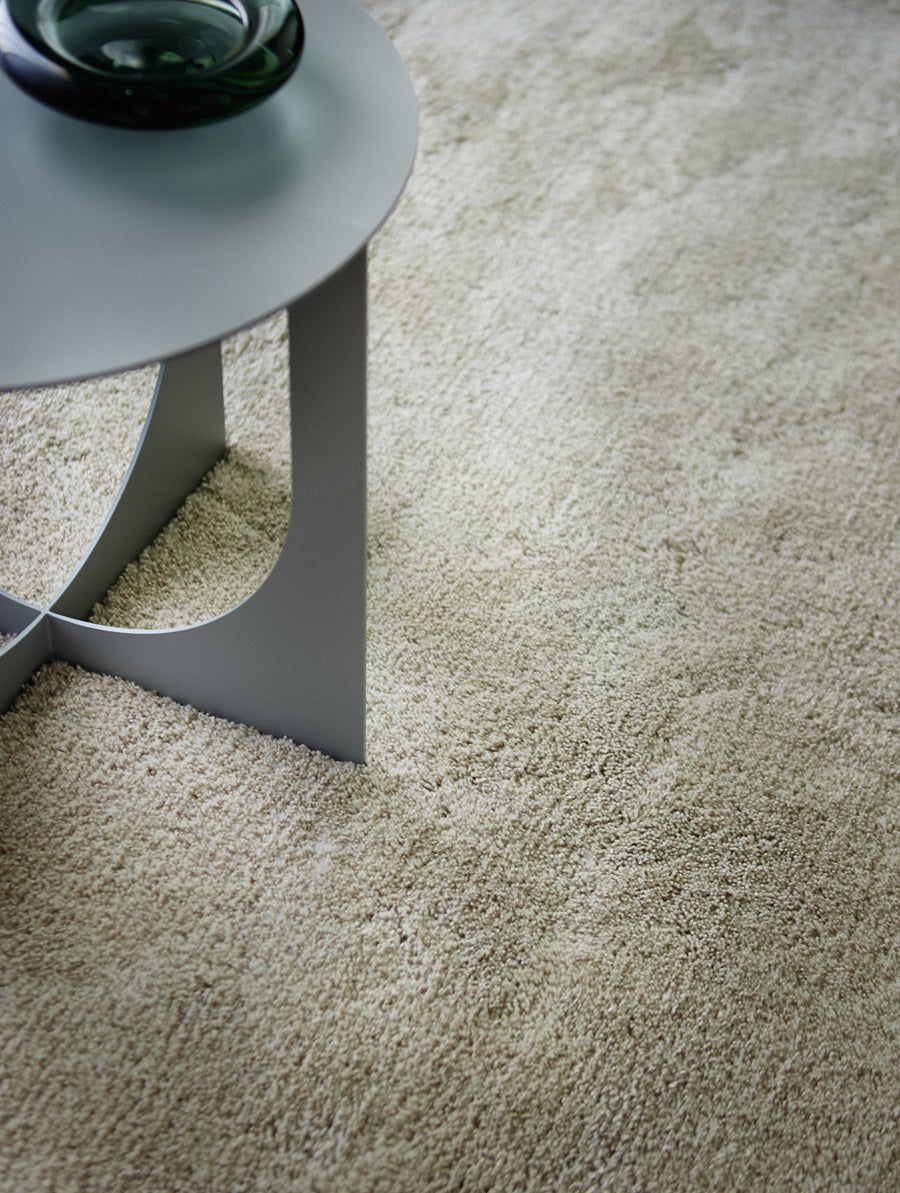 Hoogpolig vloerkleed Haya Latte 33 sfeer