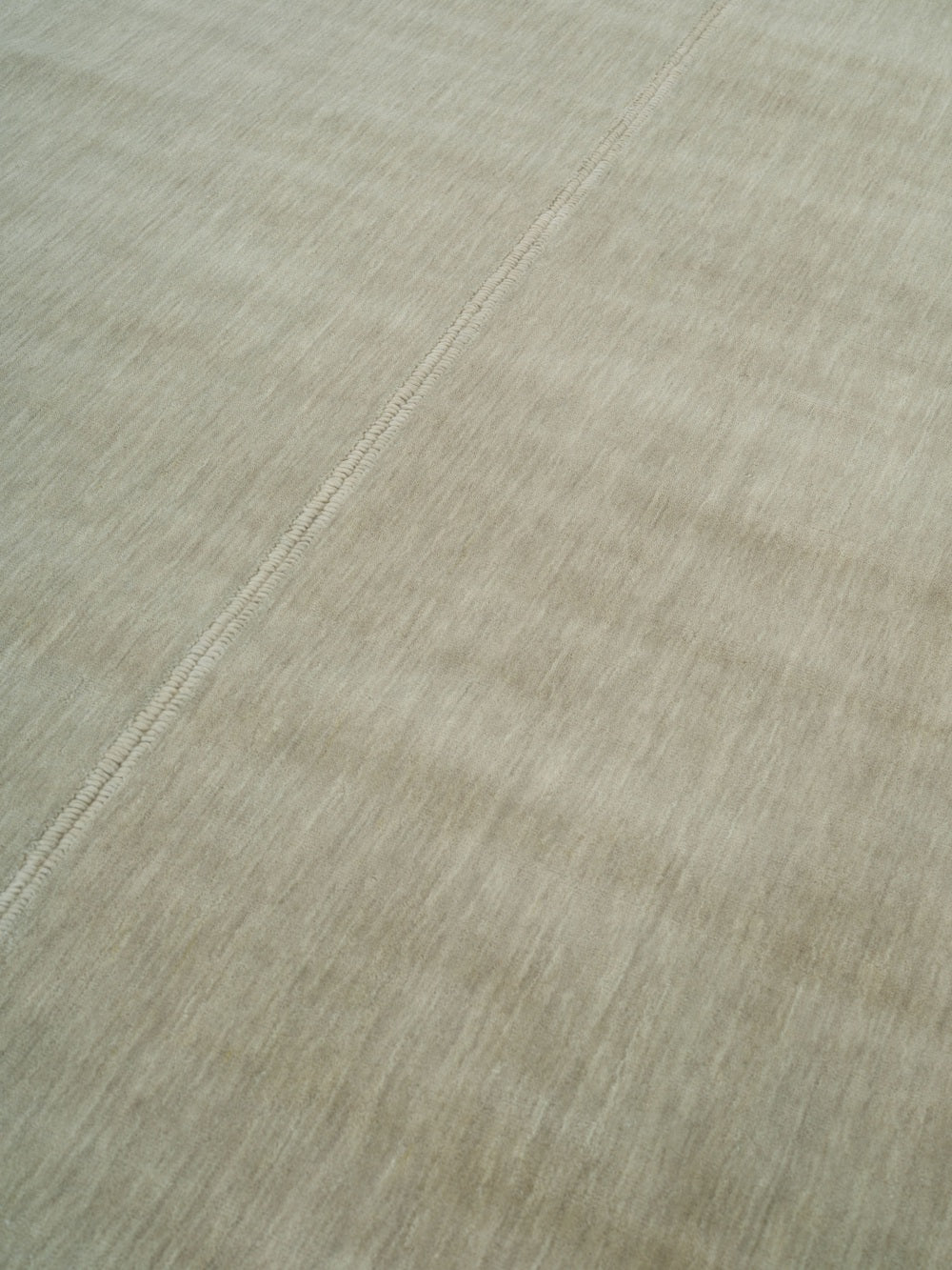 Japandi wollen vloerkleed faya Mos closeup1