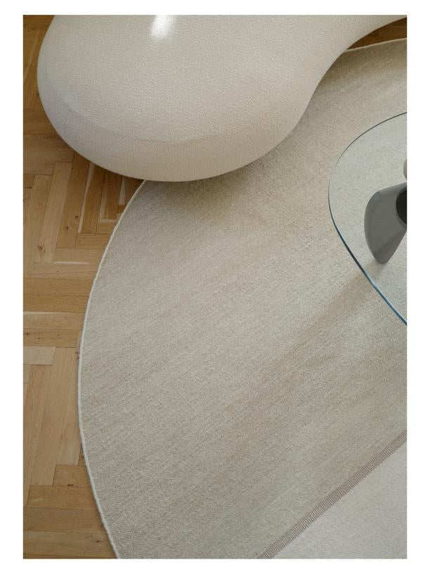 Rond wollen vloerkleed Mila Beige sfeer