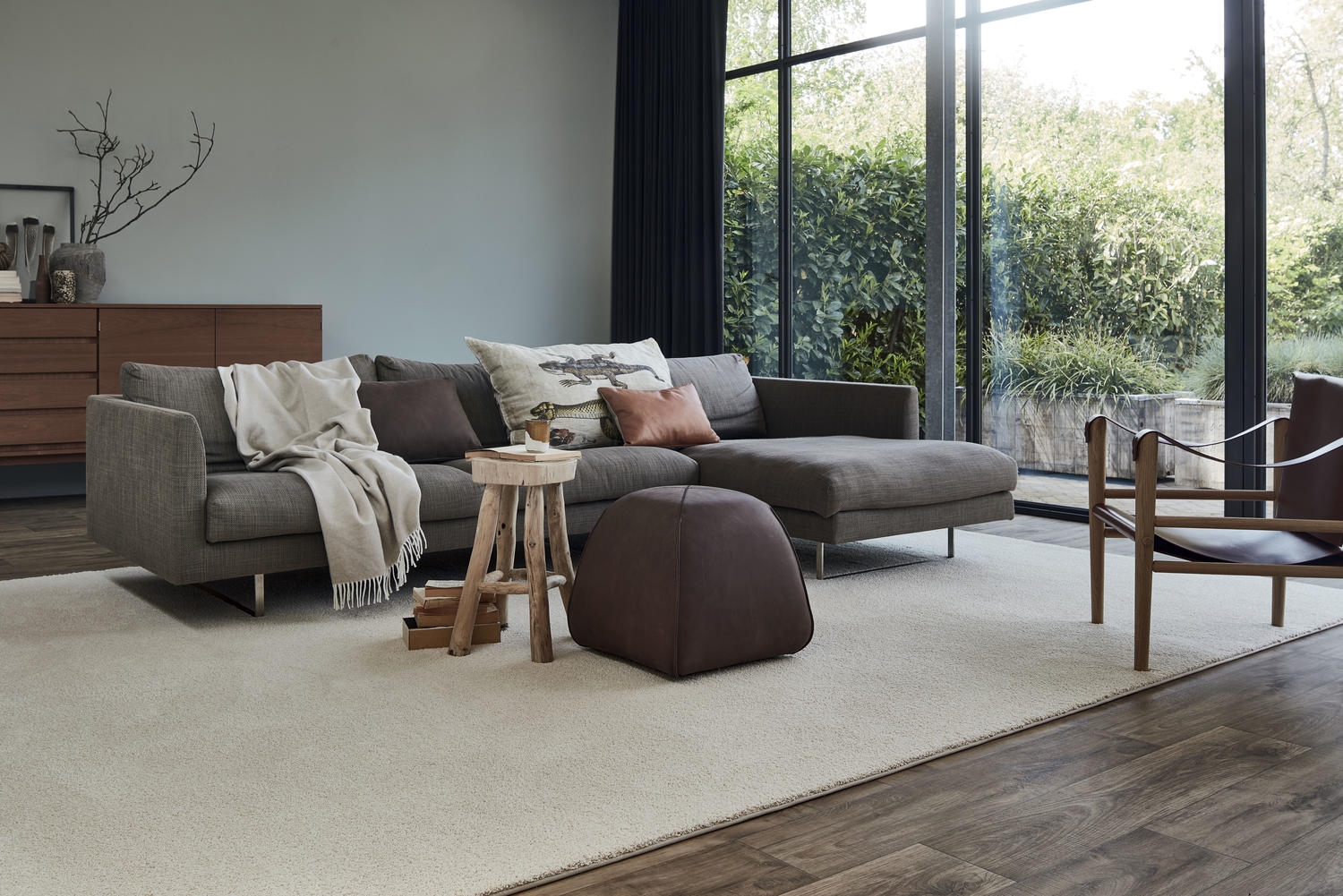 Sophia Zacht Vloerkleed Organische Vorm Offwhite 170 interieurfoto