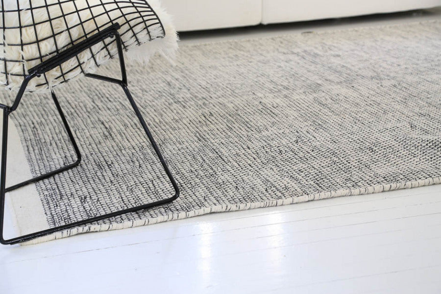 Vlak wollen vloerkleed zwart wit Anna Mixed closeup