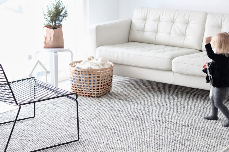 Vlak wollen vloerkleed zwart wit Anna Mixed interieur