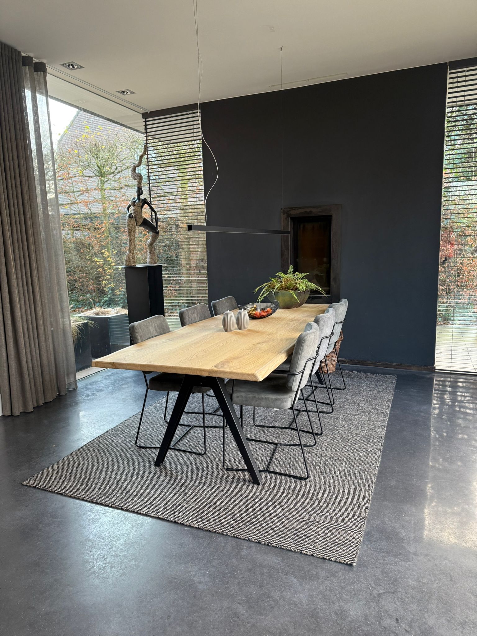 Wollen vloerkleed Fenne zwart bruin sfeer