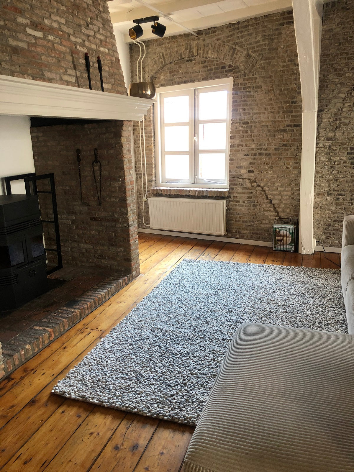 Wollen vloerkleed grof hoogpolig Tatum Beige 02 interieurbeeld