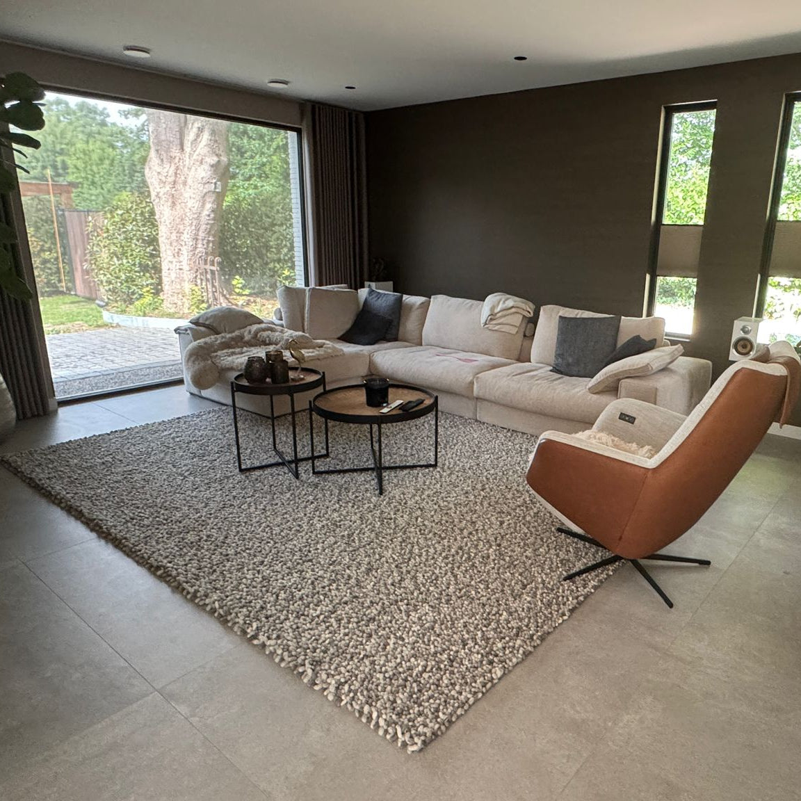 Wollen vloerkleed grof hoogpolig Tatum Beige 02 sfeer