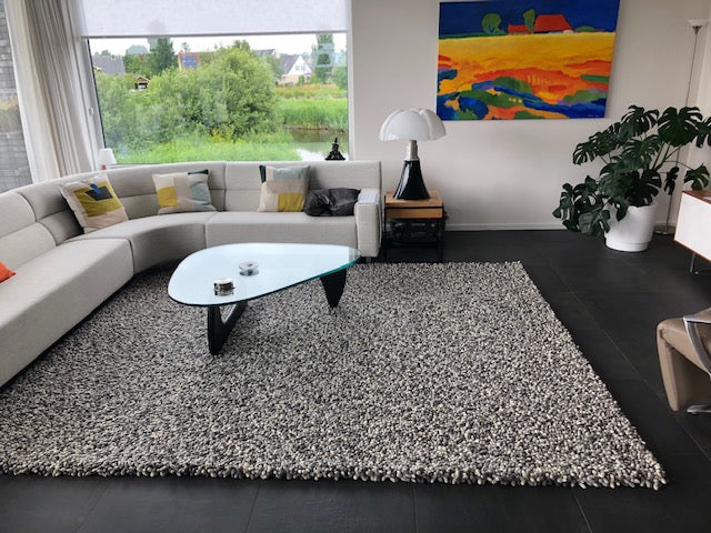 Wollen vloerkleed grof hoogpolig Tatum Grijs Mix 04 interieurbeeld
