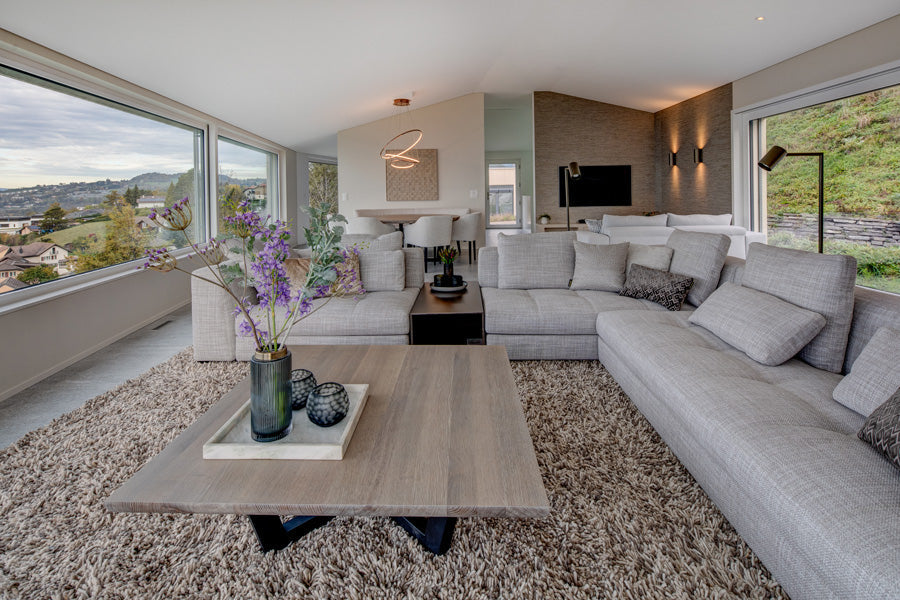 Hoogpolig Berber Vloerkleed Takhnift Grijs Beige in modern interieur