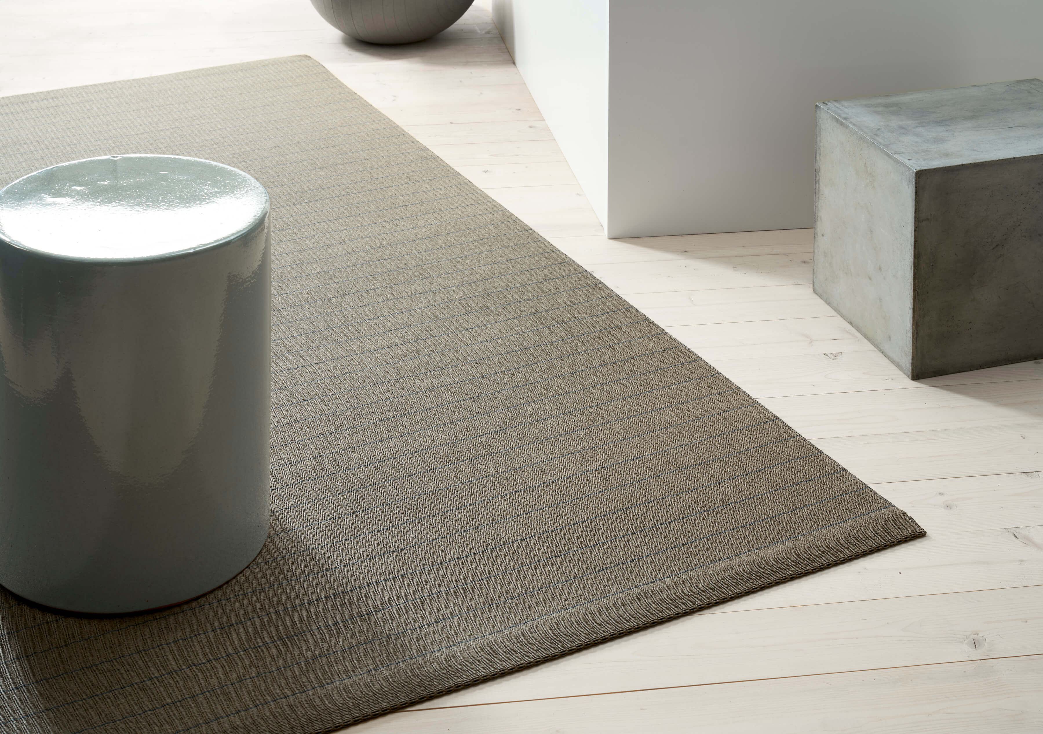 Woodnotes Line Nutria Graphite Earth Collection 1243240; Woodnotes Line Nutria Graphite Earth Collection 1243240