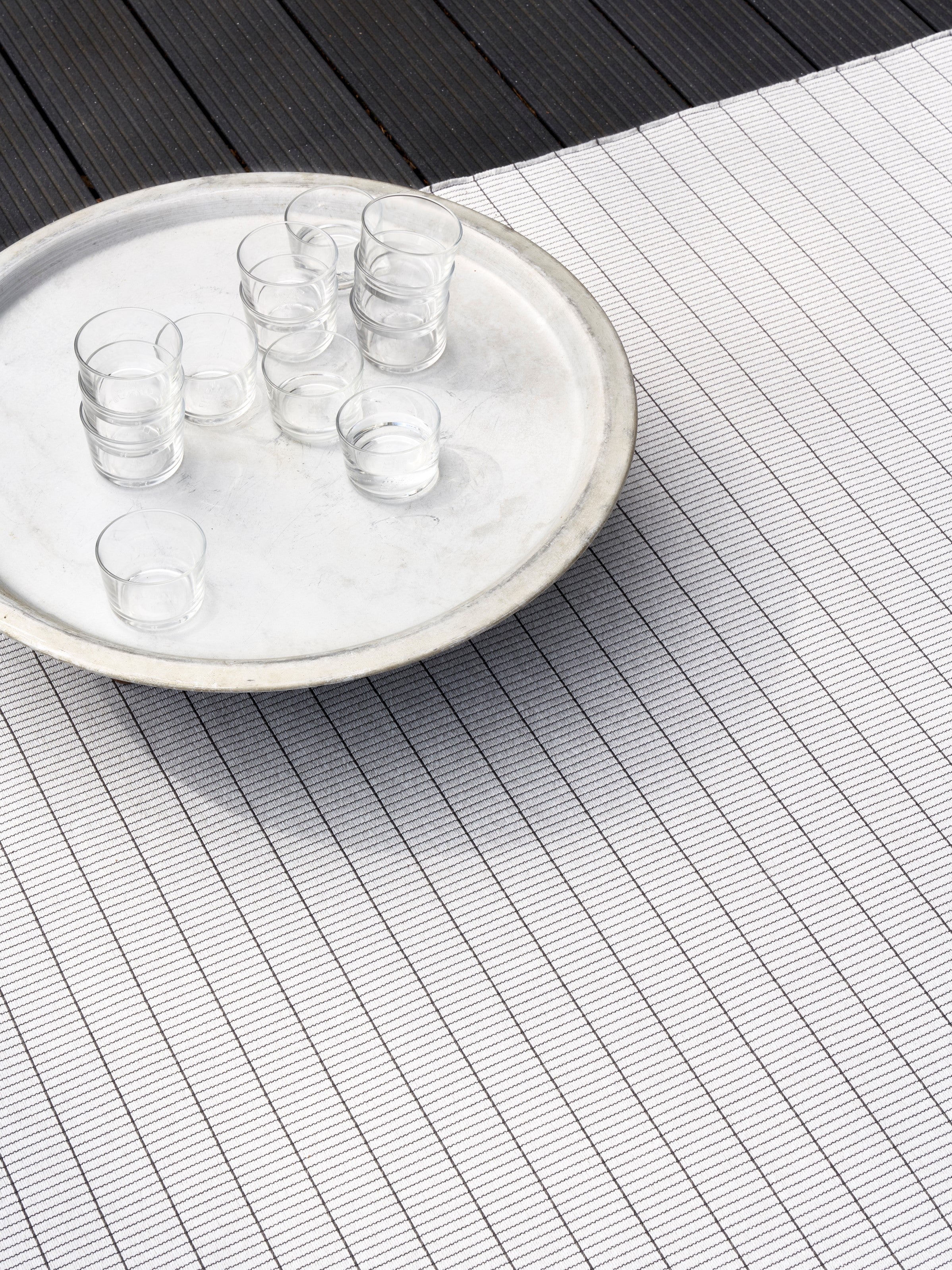 Buitenkleed Woodnotes Line Pearl Grey Graphite; Buitenkleed Woodnotes Line Pearl Grey Graphite; Buitenkleed Woodnotes Line Pearl Grey Graphite