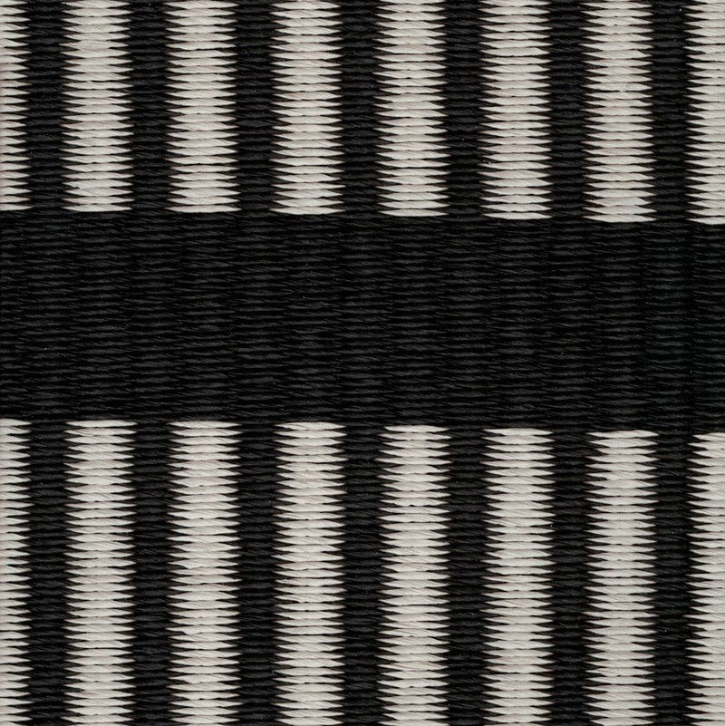 Design vloerkleed Woodnotes Cut Stripe Black Stone 115915; Design vloerkleed Woodnotes Cut Stripe Black Stone 115915