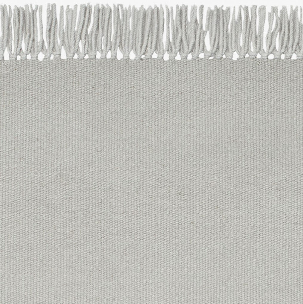 Design vloerkleed Kvadrat Kelim Coloured Fringes Grijs Wit C6363