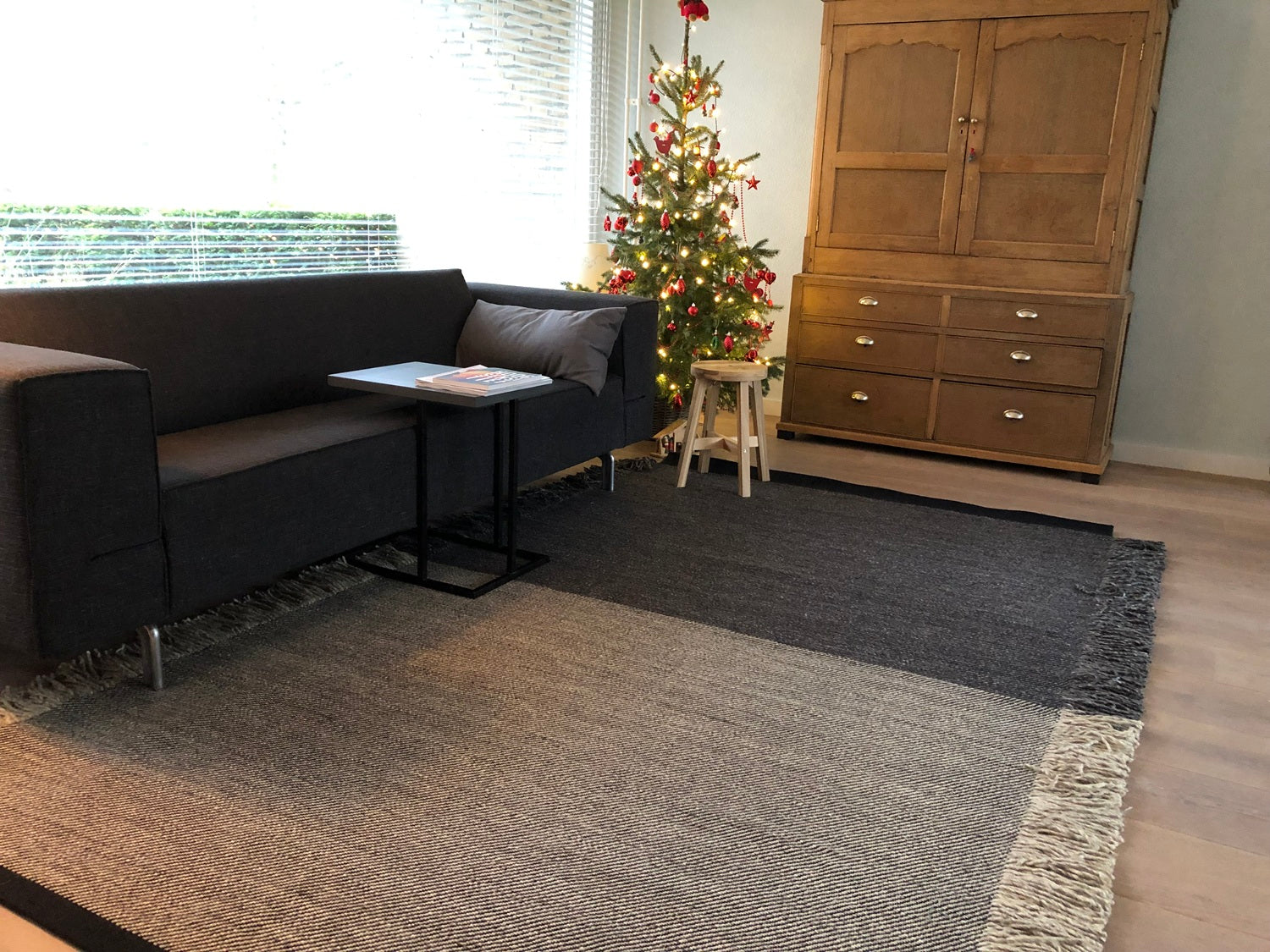 Design vloerkleed Kvadrat Fringe Zwart 192