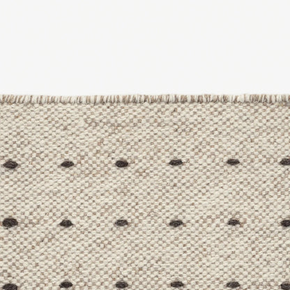Design vloerkleed Kvadrat Yield Dot without fringes Offwhite 0115