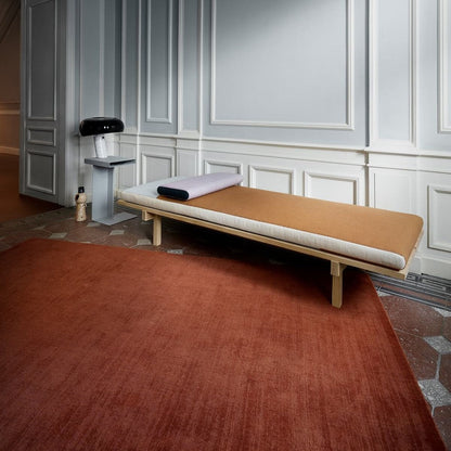 Geweven wollen vloerkleed glossy Lot Terra sfeer