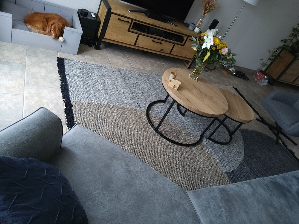 Grafisch kleed Eef Charcoal interieur