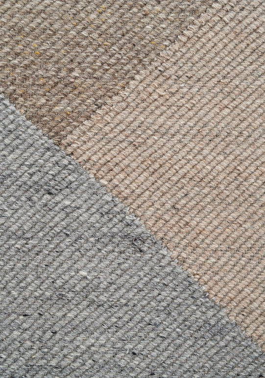 Grafisch vloerkleed Suus beige closeup