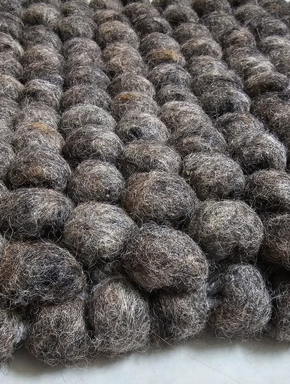 Grof wollen vloerkleed Marit Donkergrijs 04 closeup