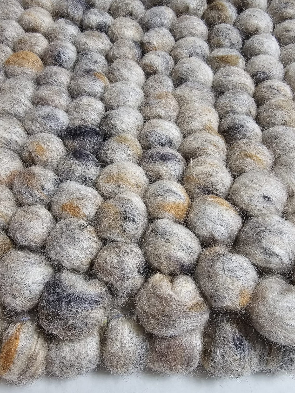 Grof wollen vloerkleed Marit Grijs mix 03 closeup