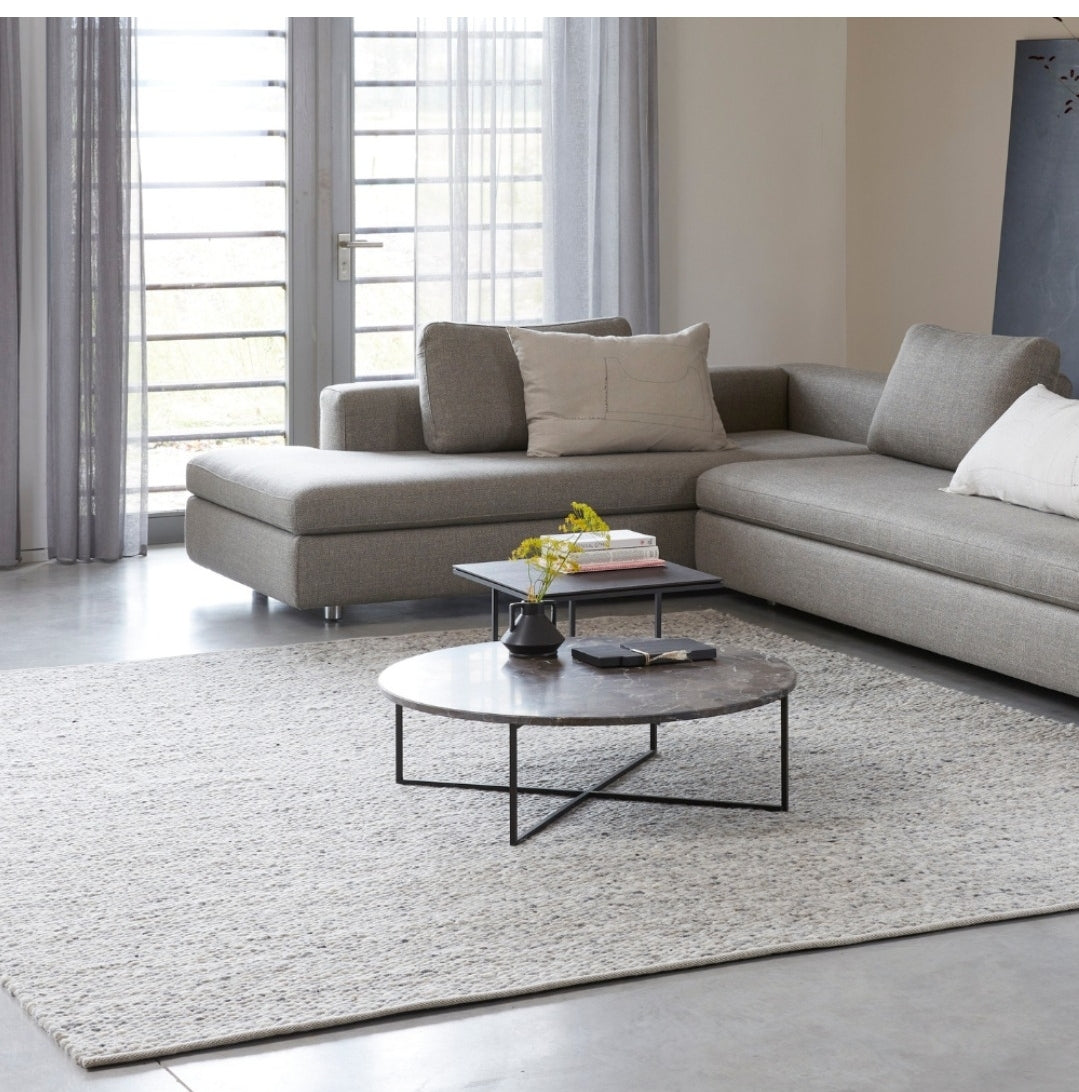 Handgeweven wollen vloerkleed Lisanne Lichtgrijs 332 interieur