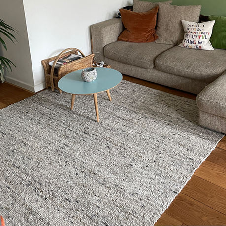 Handgeweven wollen vloerkleed Nanda Beige Groen 07 interieur