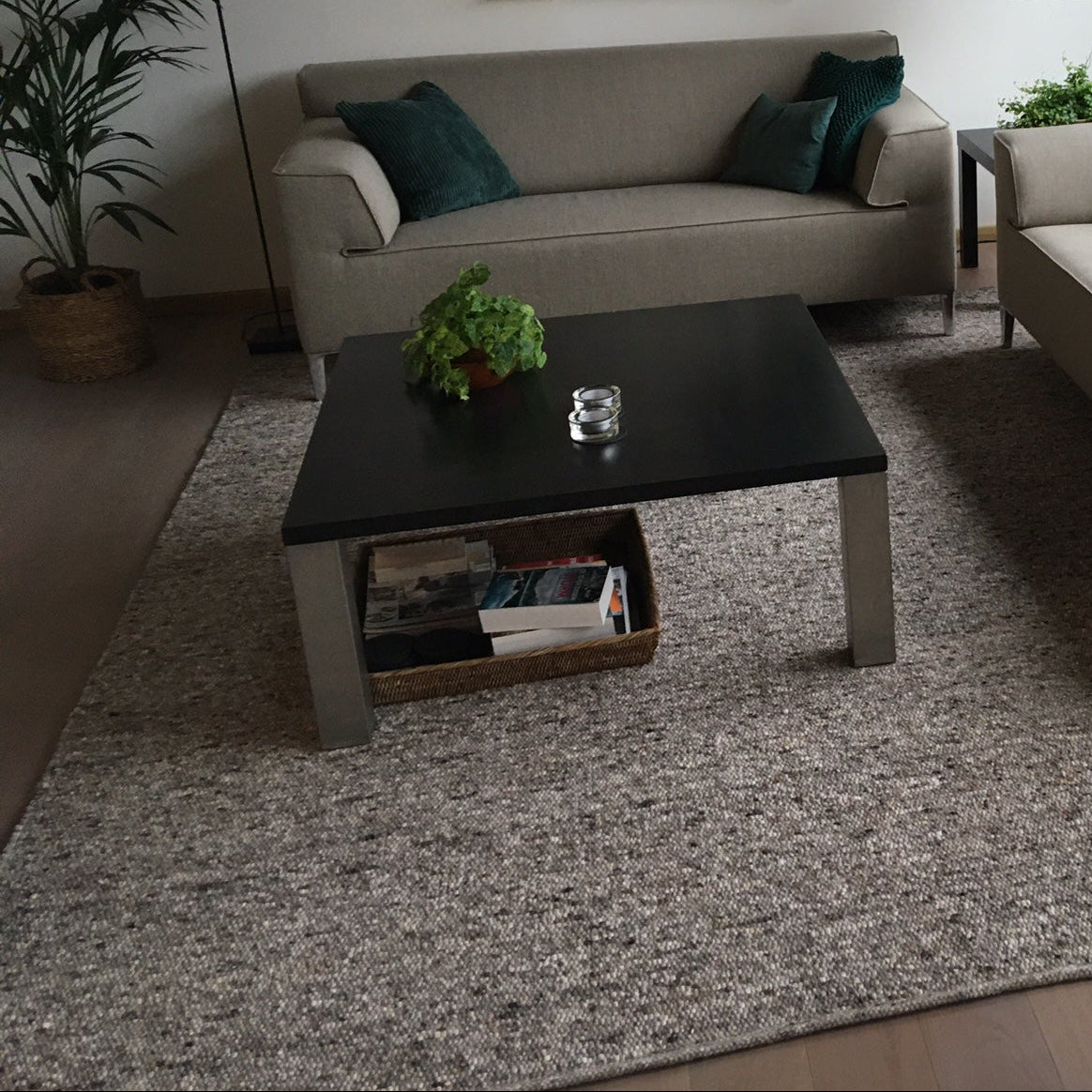 Handgeweven wollen vloerkleed Nanda Grijs Mix 03 interieur