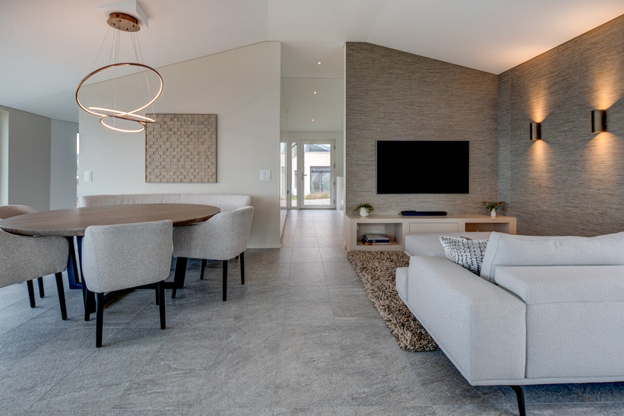 Hoogpolig Berber Vloerkleed Takhnift Grijs Beige K21 sfeer woonkamer