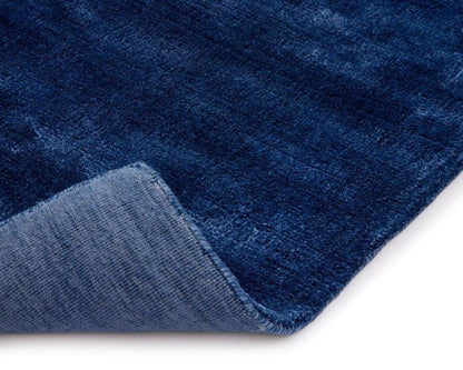 Hoogpolig Glossy Wollen Vloerkleed Viveke Midnight Blue detail 1