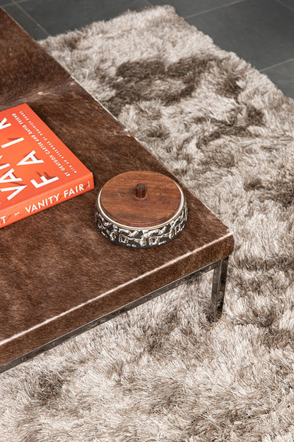 Hoogpolig vloerkleed glossy Valerie Taupe 033 sfeer1