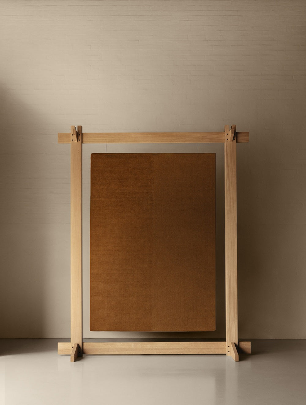 Kaatz Japandi wollen vloerkleed Yano Bruin weefgetouw