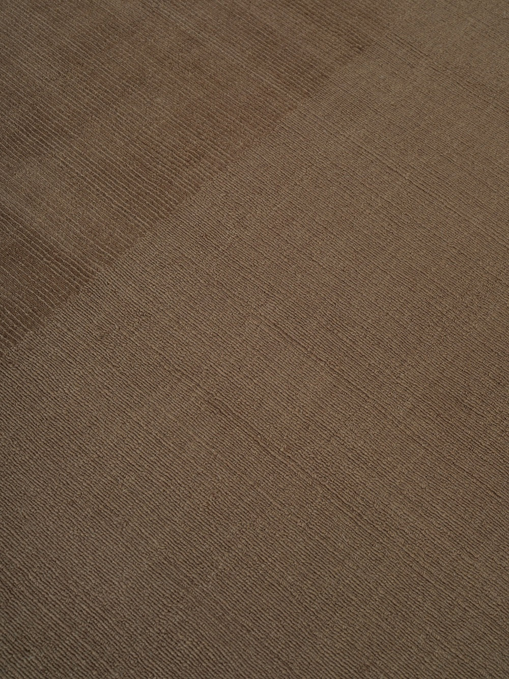 Kaatz Japandi wollen vloerkleed Yoni Olijf sfeer