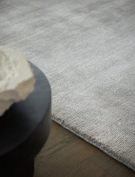 Laagpolig Glossy Wollen Vloerkleed Viveke Grey sfeer 