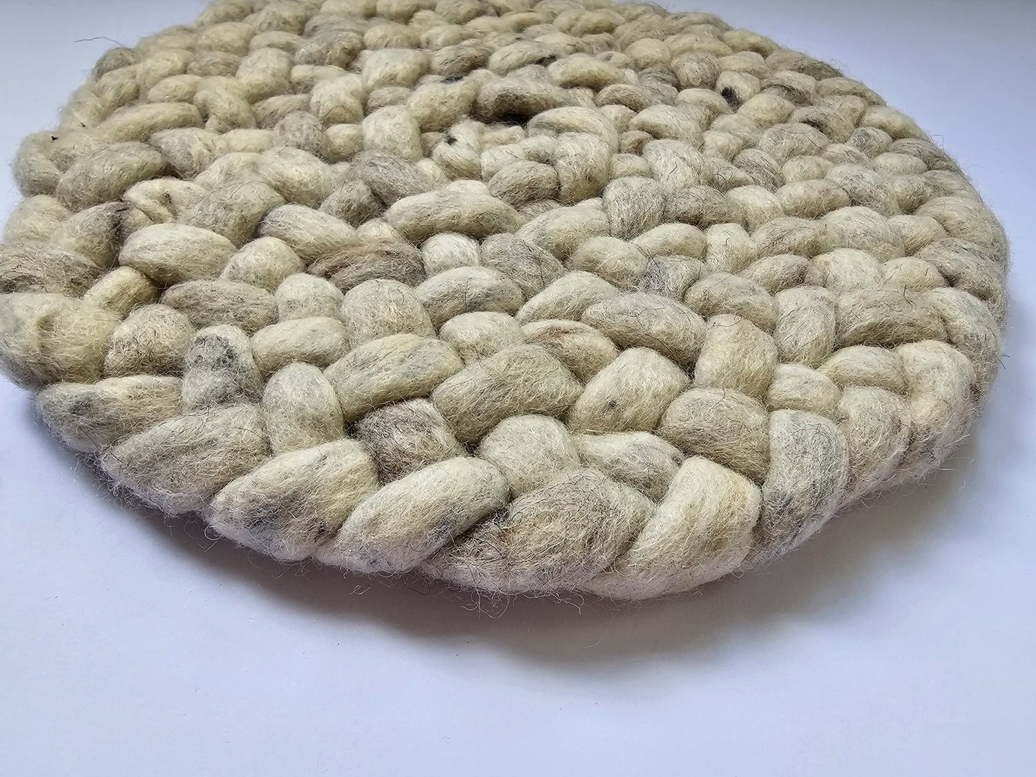 Rond gevlochten wollen vloerkleed Romee in stock Licht zand 06 detail