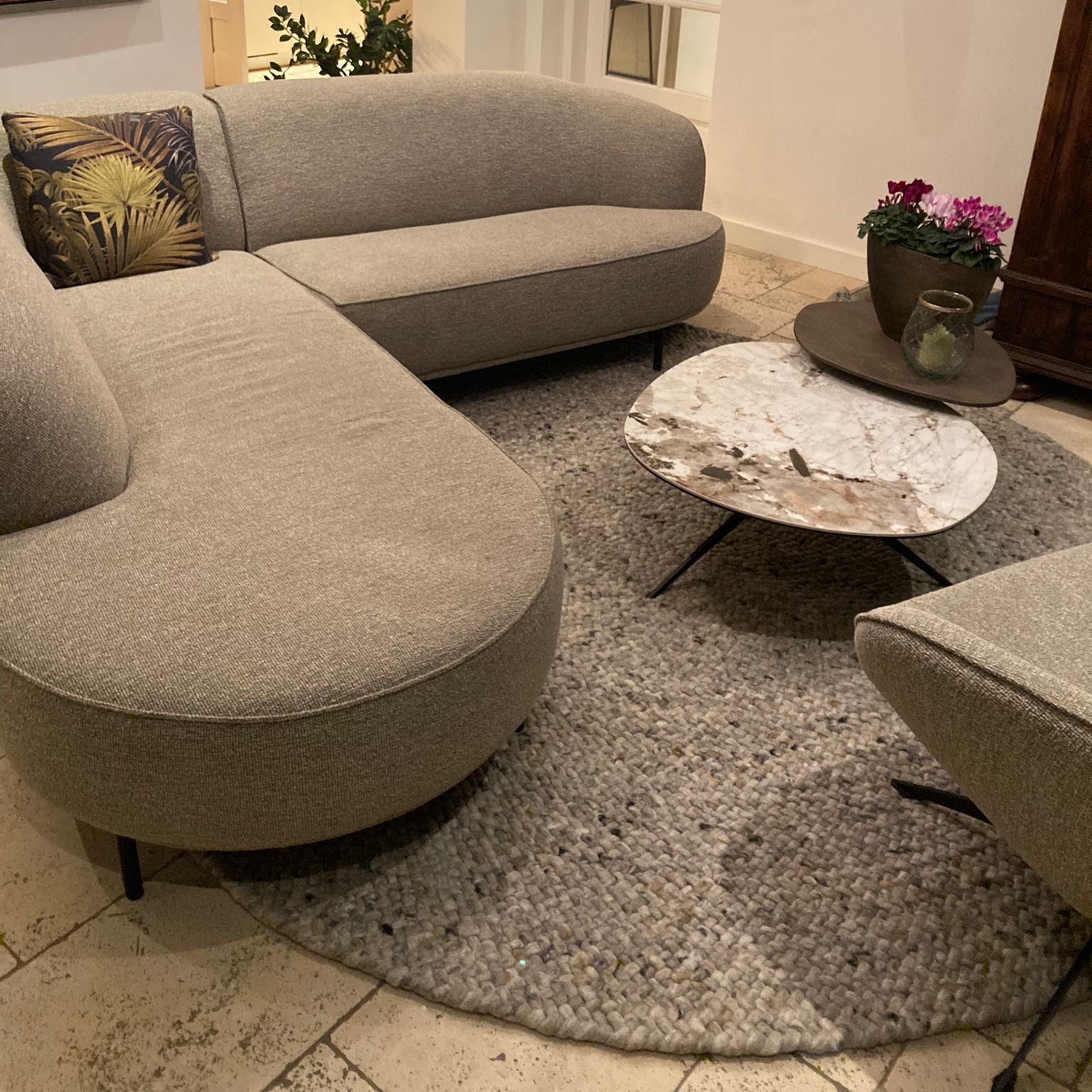 Rond wollen vloerkleed Romee in stock Grijs Mix 04 Interieur