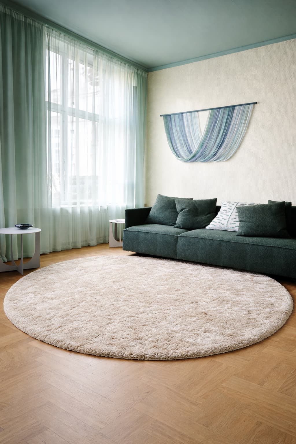 Rond hoogpolig vloerkleed Haya White 11 interieur