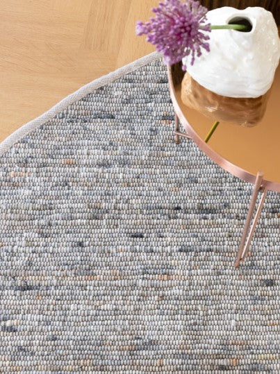 Rond wollen vloerkleed Diane beige grijs mix 06 sfeer